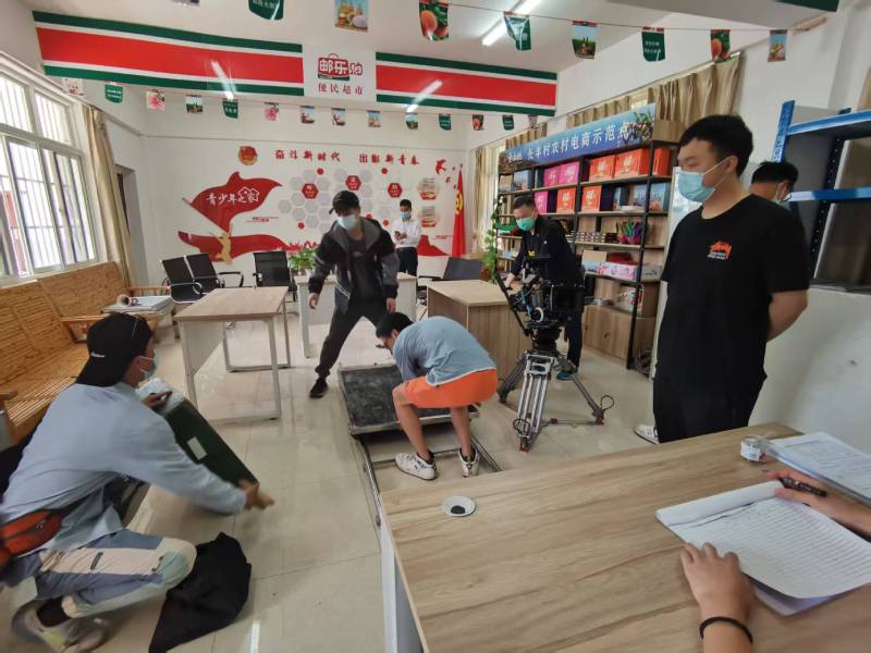 桑日县广告片拍摄公司：极简主义践行者，少即是多的视觉哲学