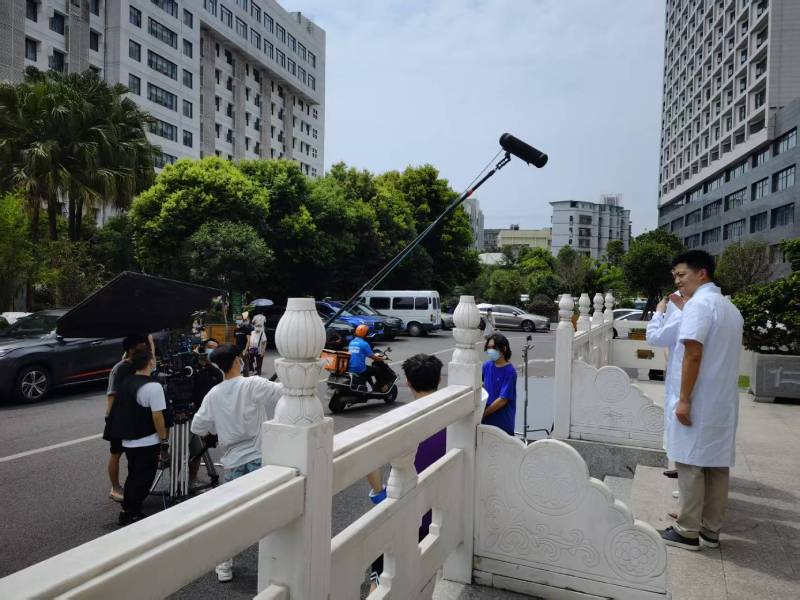 桑日县广告片拍摄公司低成本实现高规格制作的诀窍